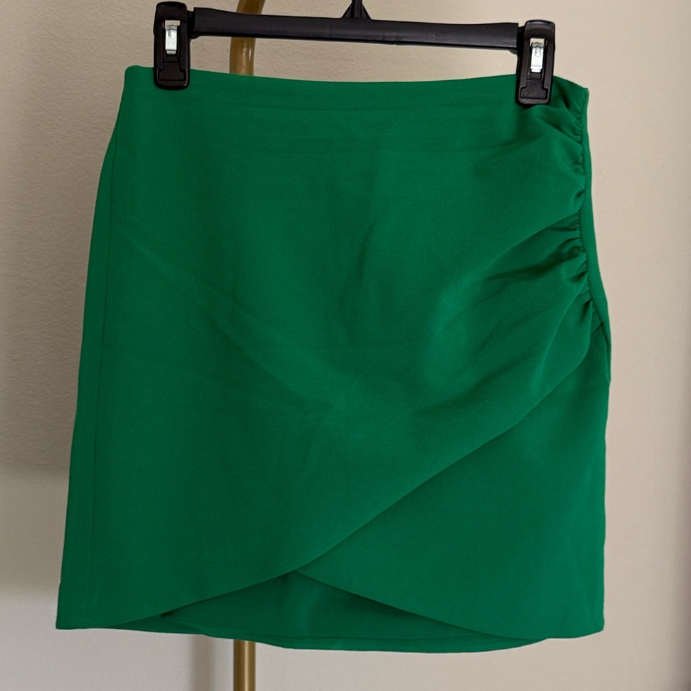 NWOT Alice + Olivia Vibrant Green Mini Skirt - Picture 3 of 4